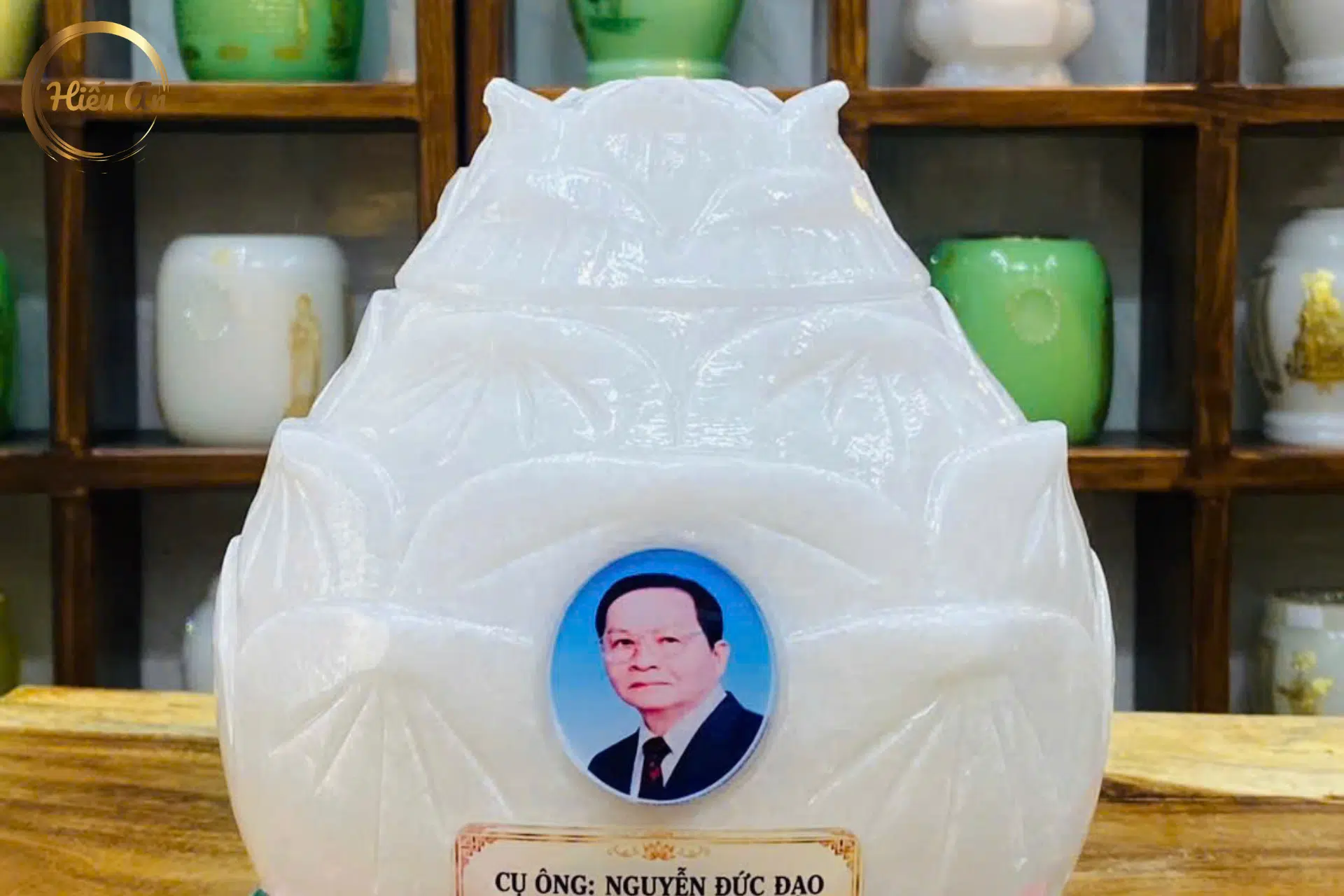 Vì Sao Ảnh Trên Hũ Tro Cốt Bị Phai Màu Sau Nhiều Năm? Nguyên Nhân Và Cách Khắc Phục