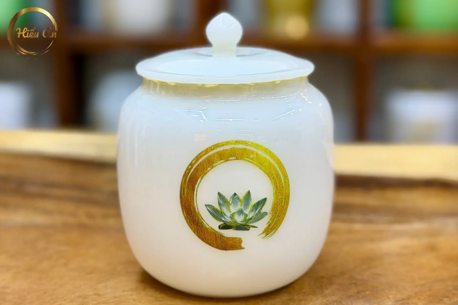 Có Nên Thay Toàn Bộ Hũ Tro Cốt Hay Chỉ Thay Ảnh Và Bảng Tên? Giải Pháp Nào Phù Hợp Hơn?