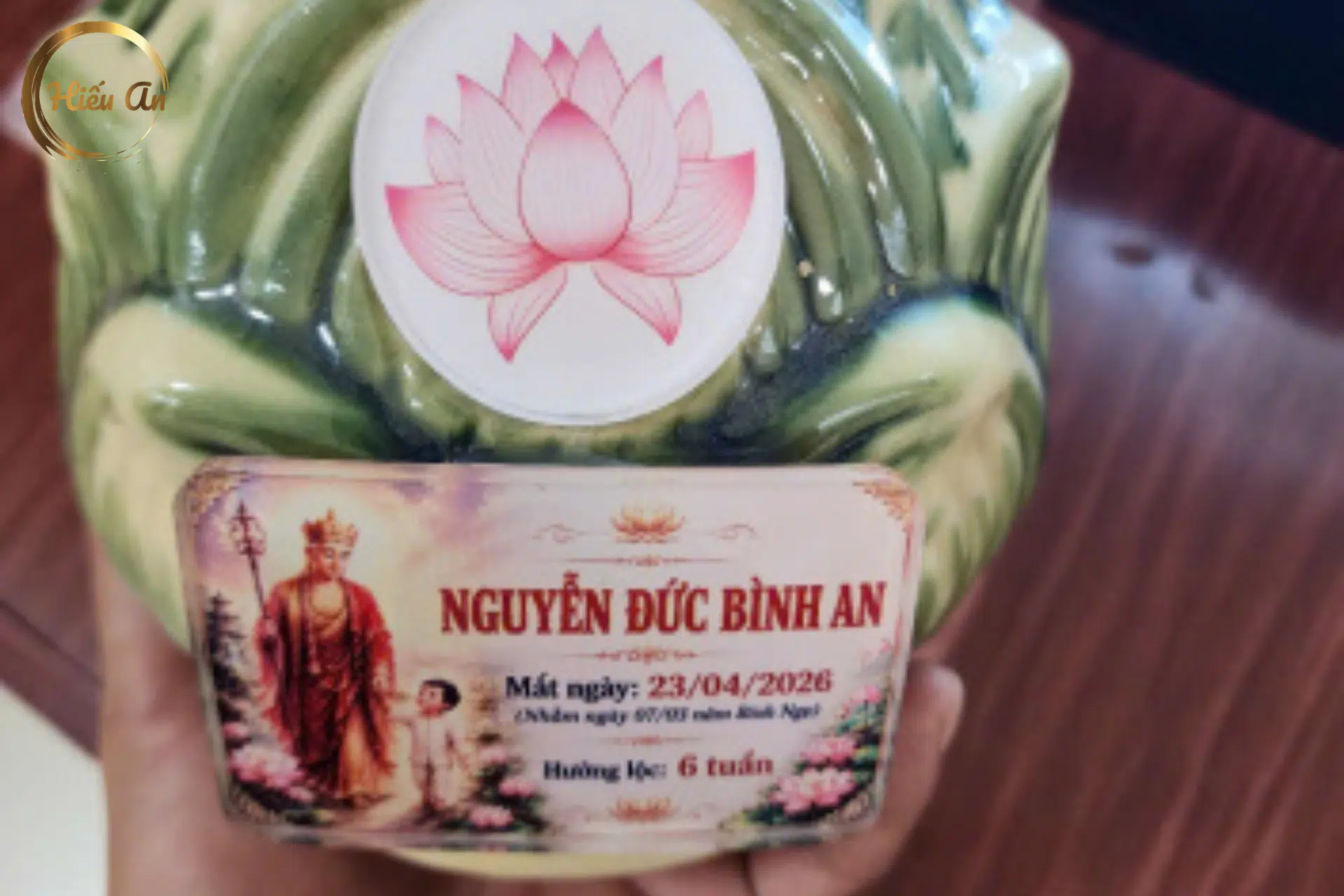 Vì Sao Ảnh Trên Hũ Tro Cốt Bị Phai Màu Theo Thời Gian? Nguyên Nhân Và Cách Khắc Phục