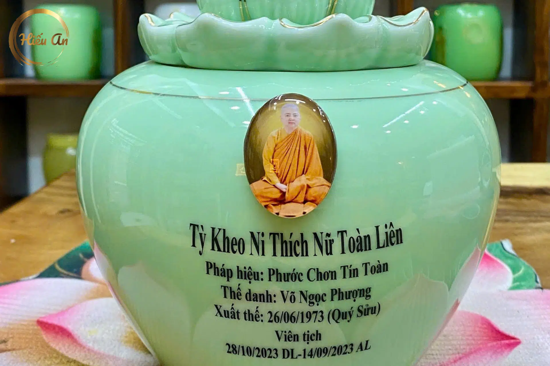 Cá Nhân Hóa Bảng Tên Hũ Tro Cốt – Vì Mỗi Cuộc Đời Đều Có Một Câu Chuyện Riêng